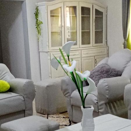 Appart Meuble Le Dakota Yaounde Exterior photo