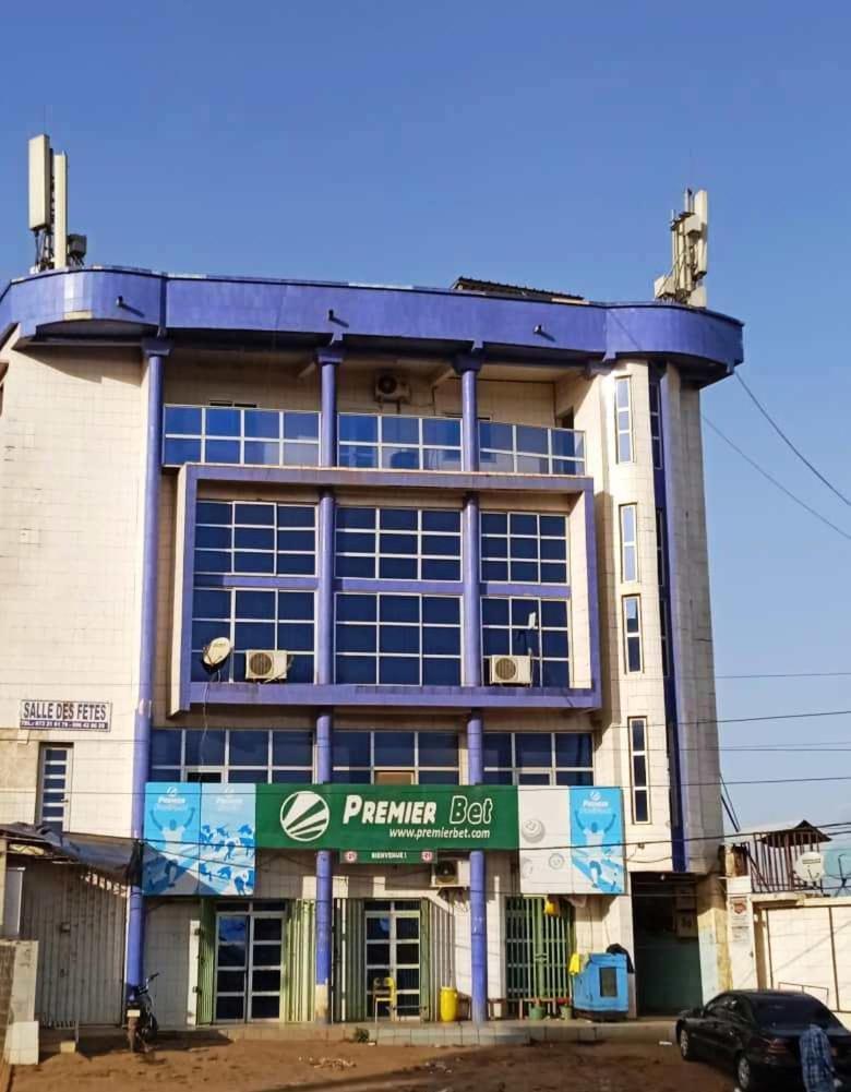 Appart Meuble Le Dakota Yaounde Exterior photo